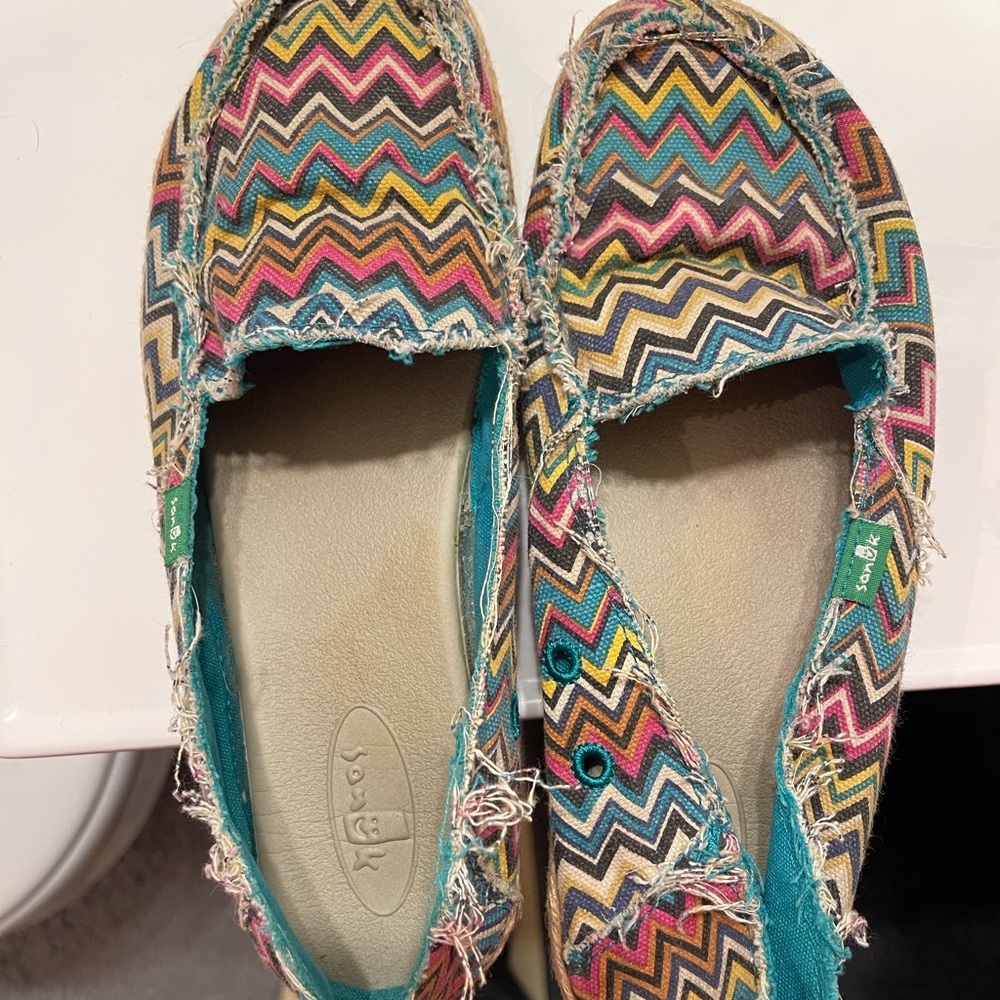 Sanuk shoes barely worn